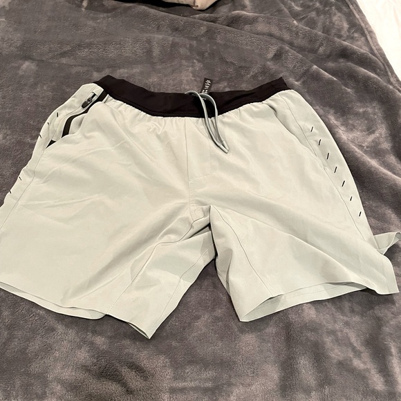 Ten thousand shorts - Picture 1 of 1